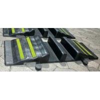 tecuro 2 Kanal Schlauchbrücke, L870 x B295 x H90 mm, für 2 Schläuche bis 3 Zoll, Vollgummi - schwarz